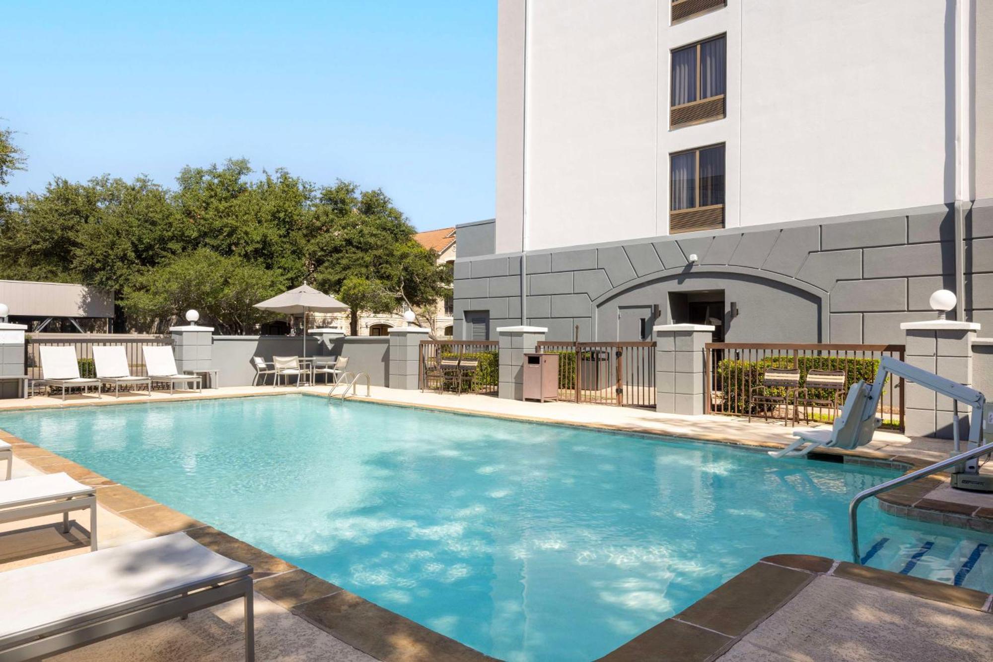 Hyatt Place Dallas North By The Galleria Аддисон Экстерьер фото