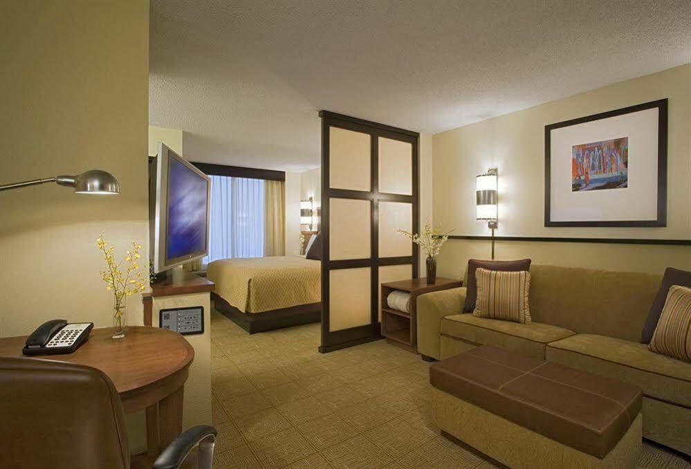 Hyatt Place Dallas North By The Galleria Аддисон Экстерьер фото